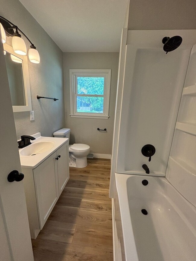 Building Photo - 3 bedroom, 1 bath house for rent right by Kittrell Elementary School!