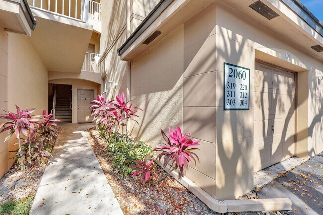 Primary Photo - 2060 Greenview Shores Blvd