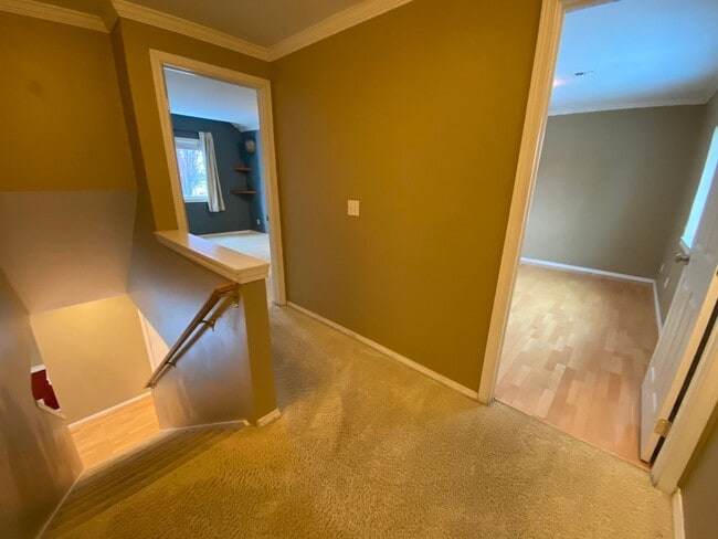 Building Photo - Beautiful 3 Bedroom Home with Custom Touches!