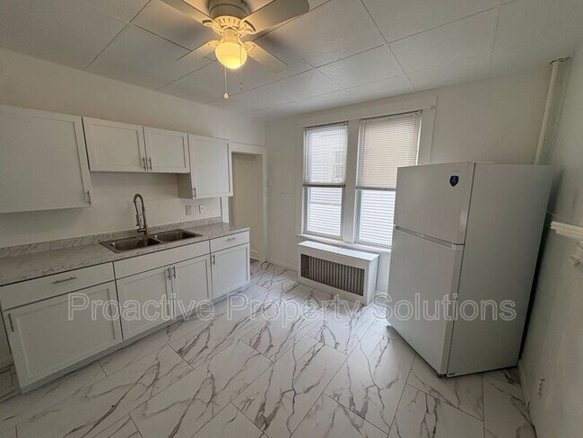 Building Photo - 718-720 Archbald St