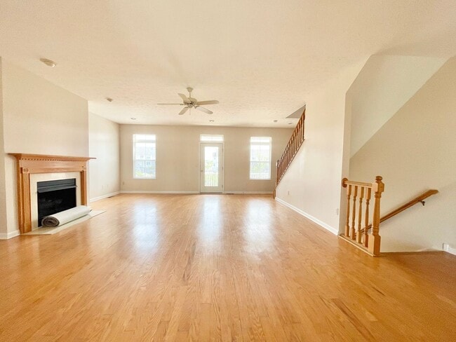 Building Photo - Beautiful Condo on the Water - 3 Bed - 3.5 Bath