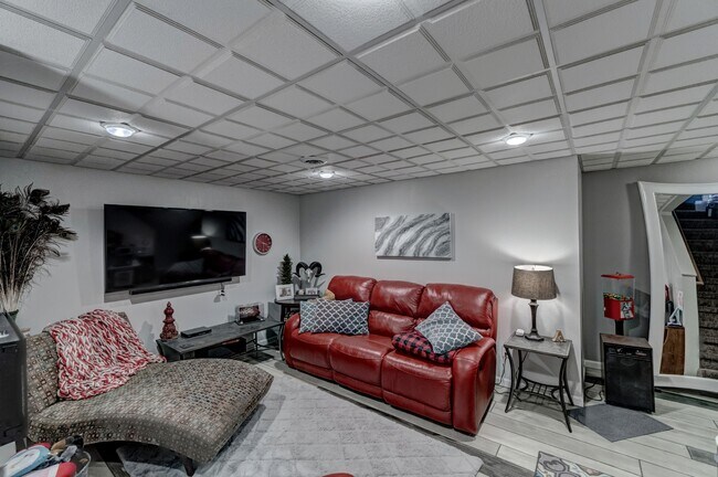 Building Photo - 4025 Wild Flower Dr