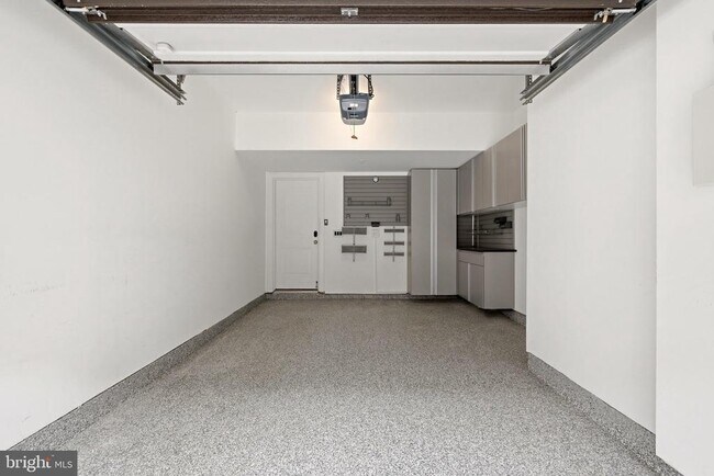 Building Photo - 44824 Tiverton Sq