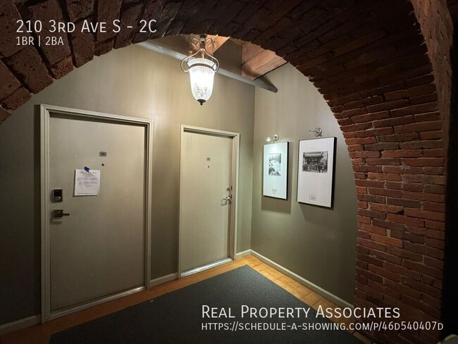 Building Photo - Pioneer Square Loft