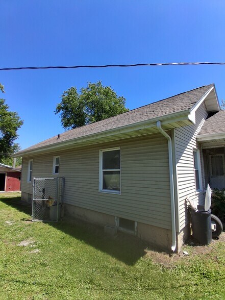 Building Photo - 205 E Saint Louis St