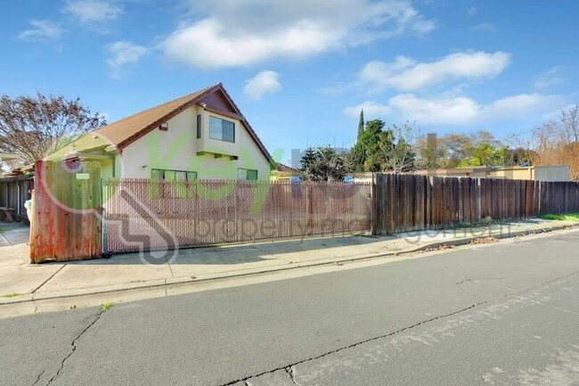 Building Photo - 809 N Hobson Ave