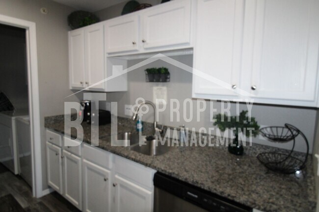 Building Photo - Beautifully Furnished 3 Bedroom Condo in Branson!