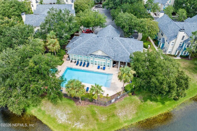Building Photo - 13700 Richmond Park Dr N