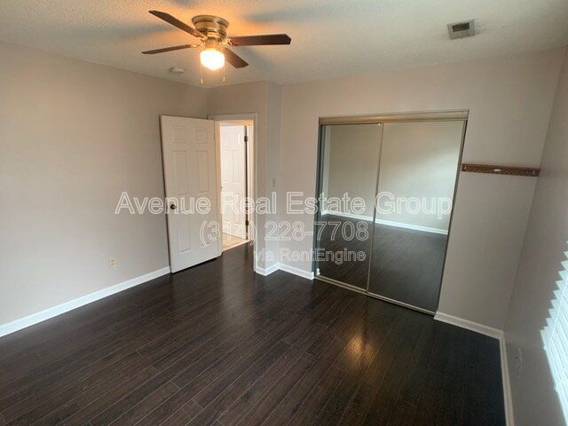 Building Photo - 1662 E Swan Cir