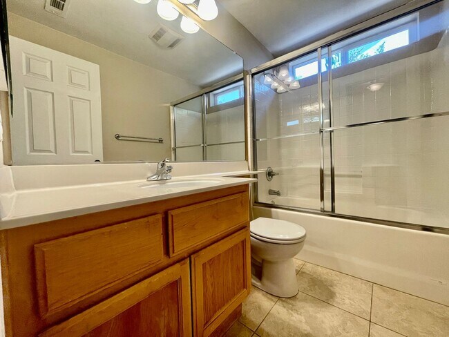 Building Photo - Beautiful 4bed / 3bath 3,281 SQFT Move in ...
