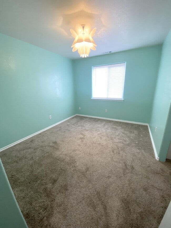 Building Photo - 1414 Pheasant Way