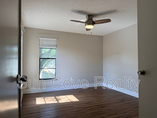 Building Photo - 4017 Paddlewheel Dr