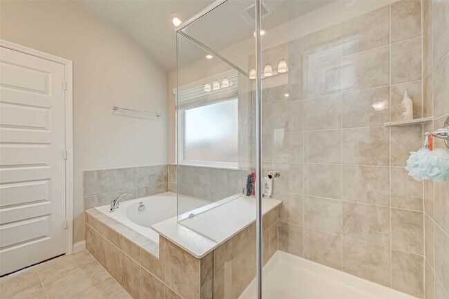 Building Photo - 3206 Dry Creek Dr