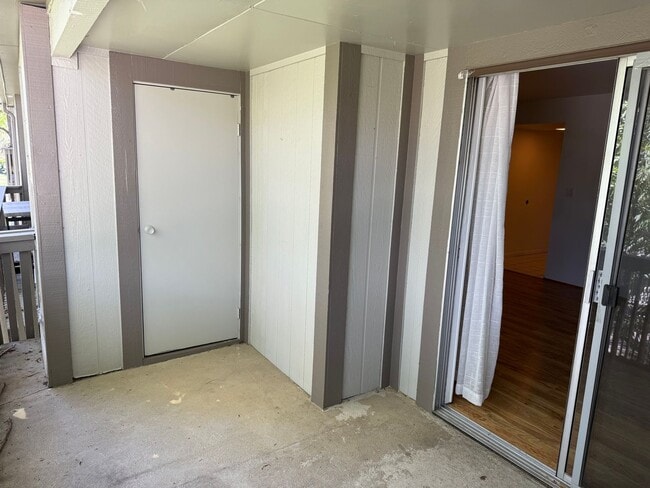 Building Photo - Stylish & Convenient 1-Bedroom Condo in Pr...