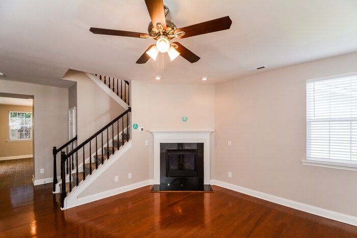 Building Photo - 8879 Elizabeth Dr