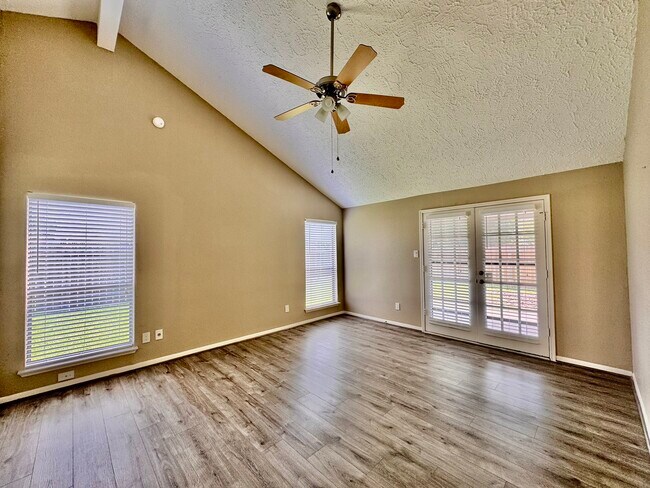 Building Photo - 2011 Echo Ridge