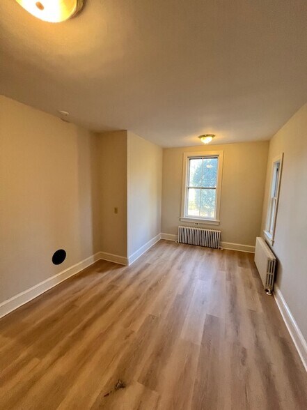 Building Photo - 49 Beacon St