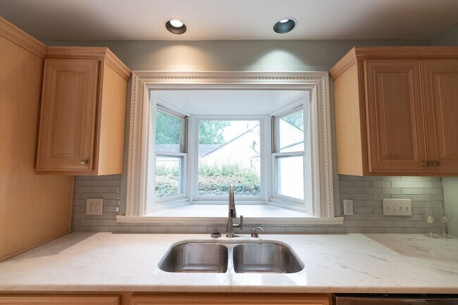 Building Photo - Lovely, Updated 3-Bedroom, 1-Bath Home in Greensboro w/ Fenced Yard