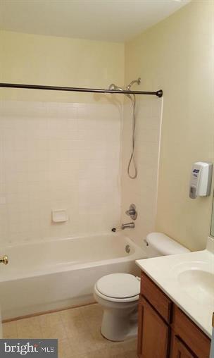Building Photo - 2102 Racquet Pl