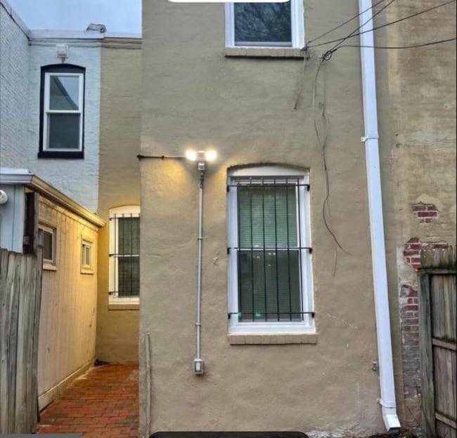 Building Photo - 1530 Marion St NW