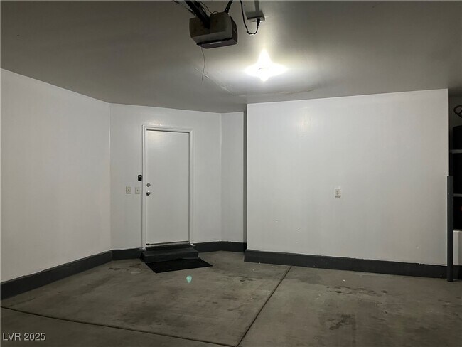 Building Photo - 5027 W Eldorado Ln