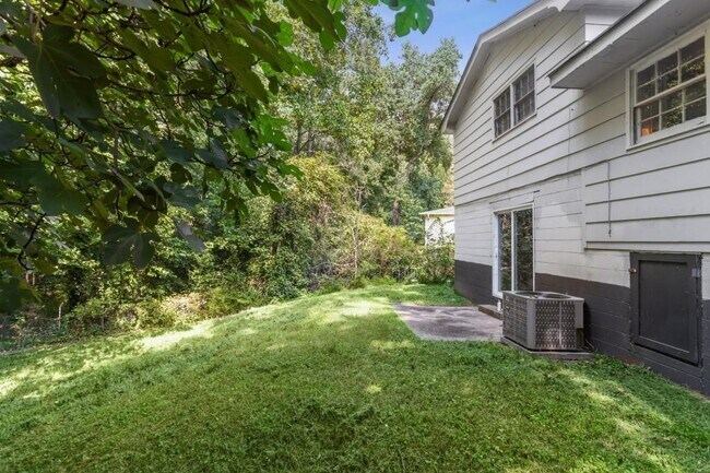 Building Photo - 2647 Hatfield Cir SE