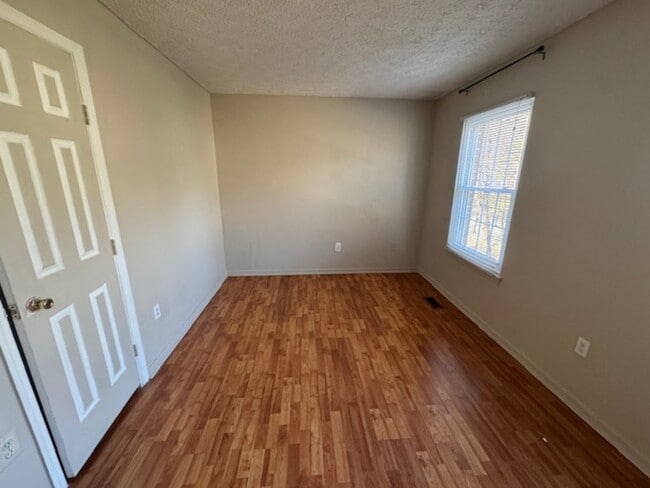 Building Photo - 8310 Chestnut Farm Ln