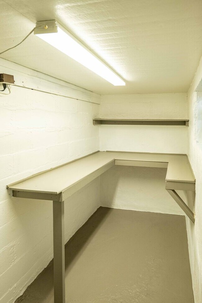 Building Photo - SCORE 1ST MONTH'S RENT FREE IF SIGNED BY FEB 6! Gorgeous 2 bedroom with BONUS ROOM in Scott Towns...