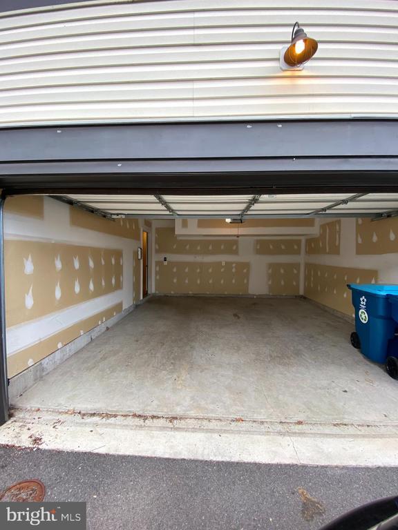 Building Photo - 104 Gretchen Ct