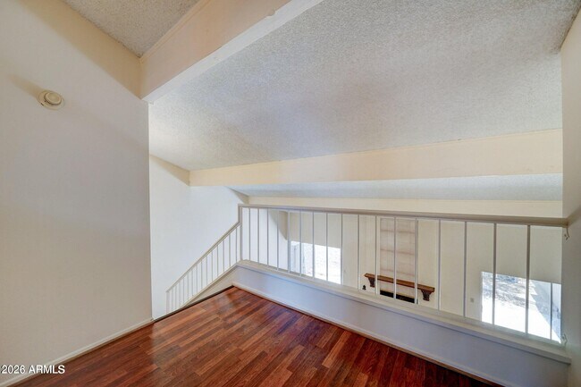 Building Photo - 616 E Manzanita Dr