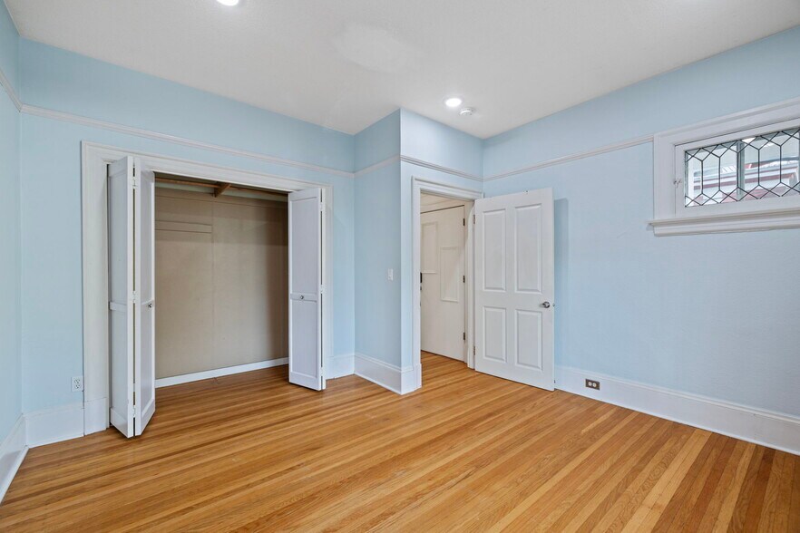 Building Photo - 2338 NW Hoyt St