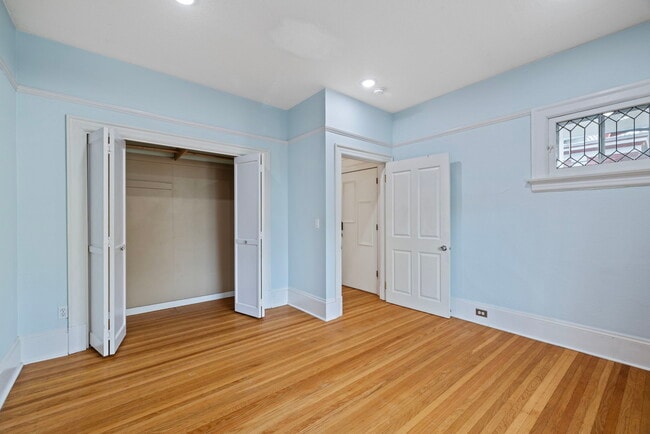 Building Photo - 2338 NW Hoyt St