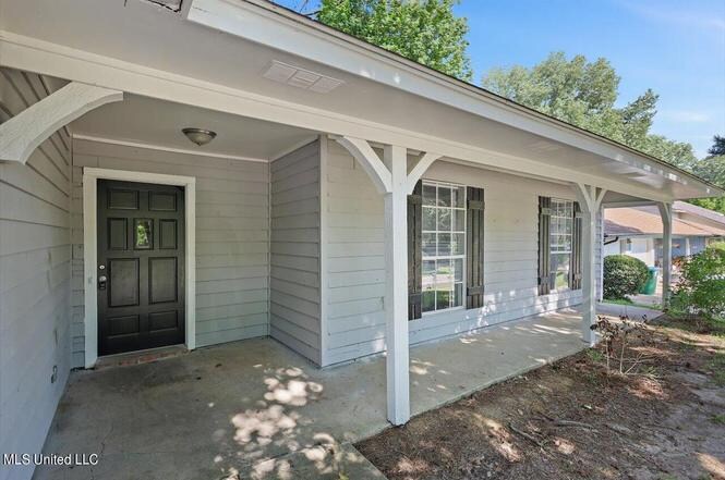 Primary Photo - 2128-1000 Oaks Dr