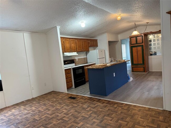 Building Photo - 27614 Southland Dr