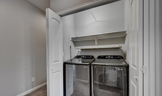 Building Photo - Charming town-home style condo Coming June 2026!