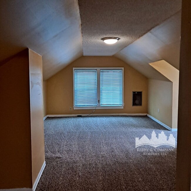 Building Photo - 2949 Yale Ave