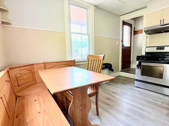 Building Photo - Cute 2 Bedroom, 1 Bath Home Pitcairn, PA | Section 8 Accepted