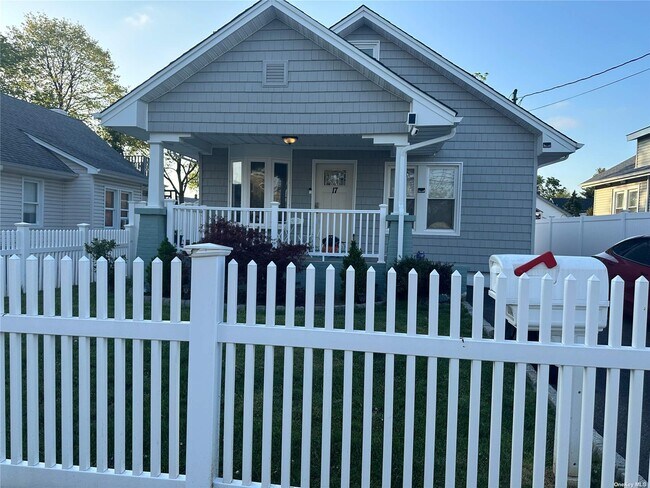Building Photo - 17 Coolidge Pl