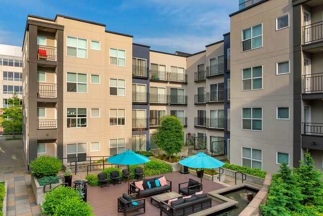 Building Photo - Ellington at Bellevue