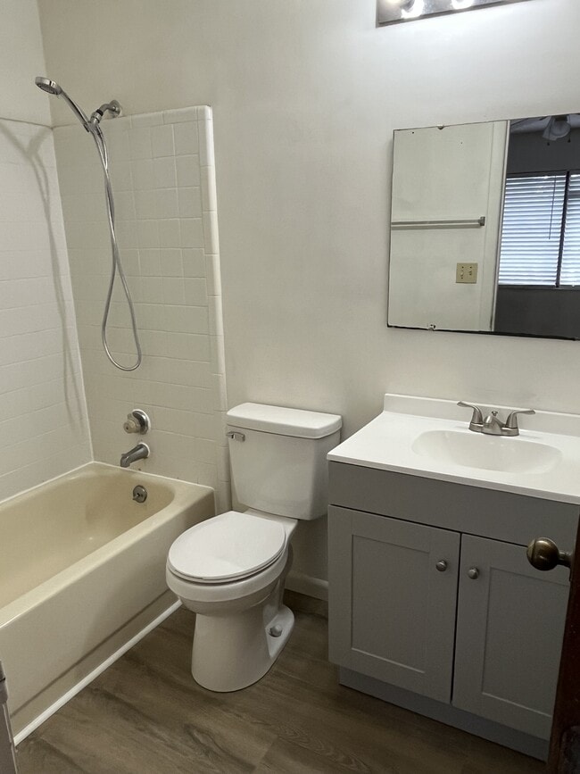 Building Photo - 2546 SW 31st Pl