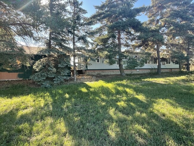 Building Photo - 39141 Reeves Ln