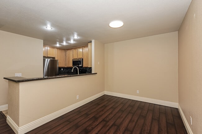 Building Photo - 2375 Del Mar Way