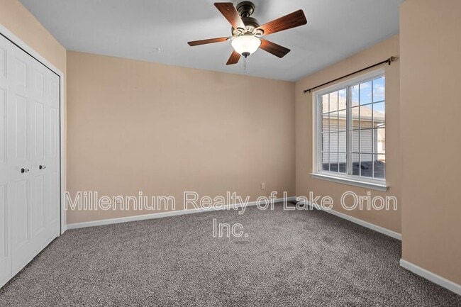 Building Photo - 420 James Cir