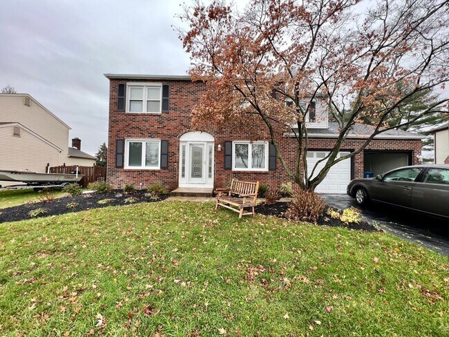 Building Photo - 4233 Remo Crescent Rd