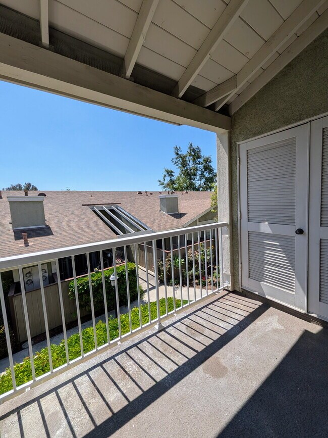 Building Photo - MOVE-IN READY – 1 BEDROOM CONDO IN GATED TUSTIN COMMUNITY (UNIT 70)