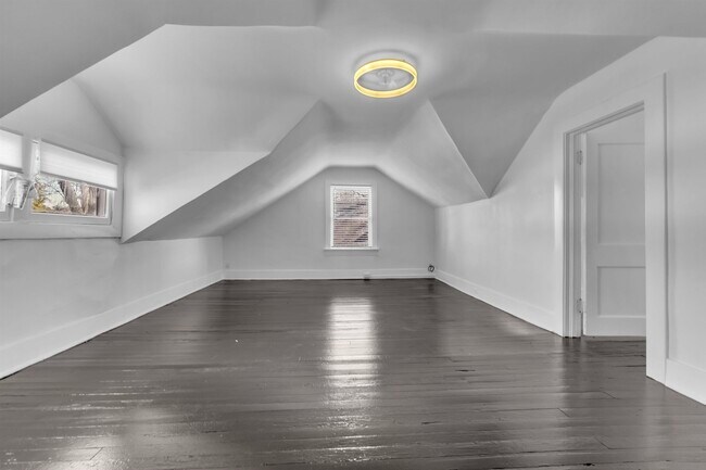 Building Photo - 1851 Manila Ave