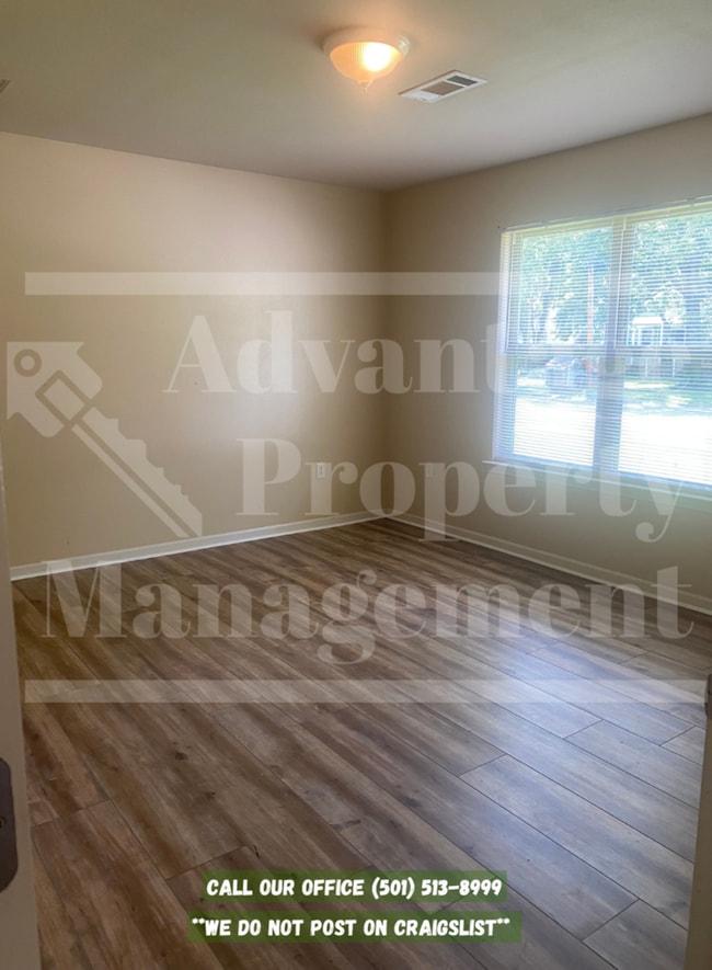 Building Photo - 1136 N Ash St