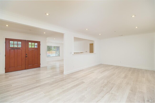 Building Photo - 996 Simmons Ln