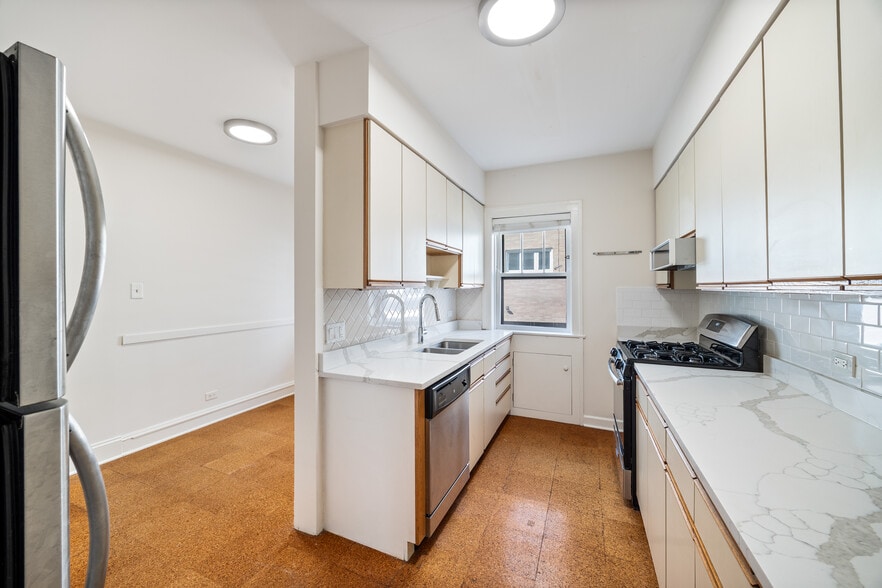 Building Photo - 721 Foster St