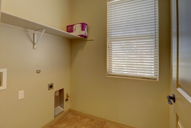 Building Photo - 4987 Wendall Rd